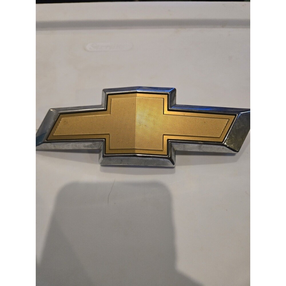 2018-2020 CHEVROLET SPARK FRONT BUMPER LOGO BADGE SYMBOL EMBLEM 95075407 OEM